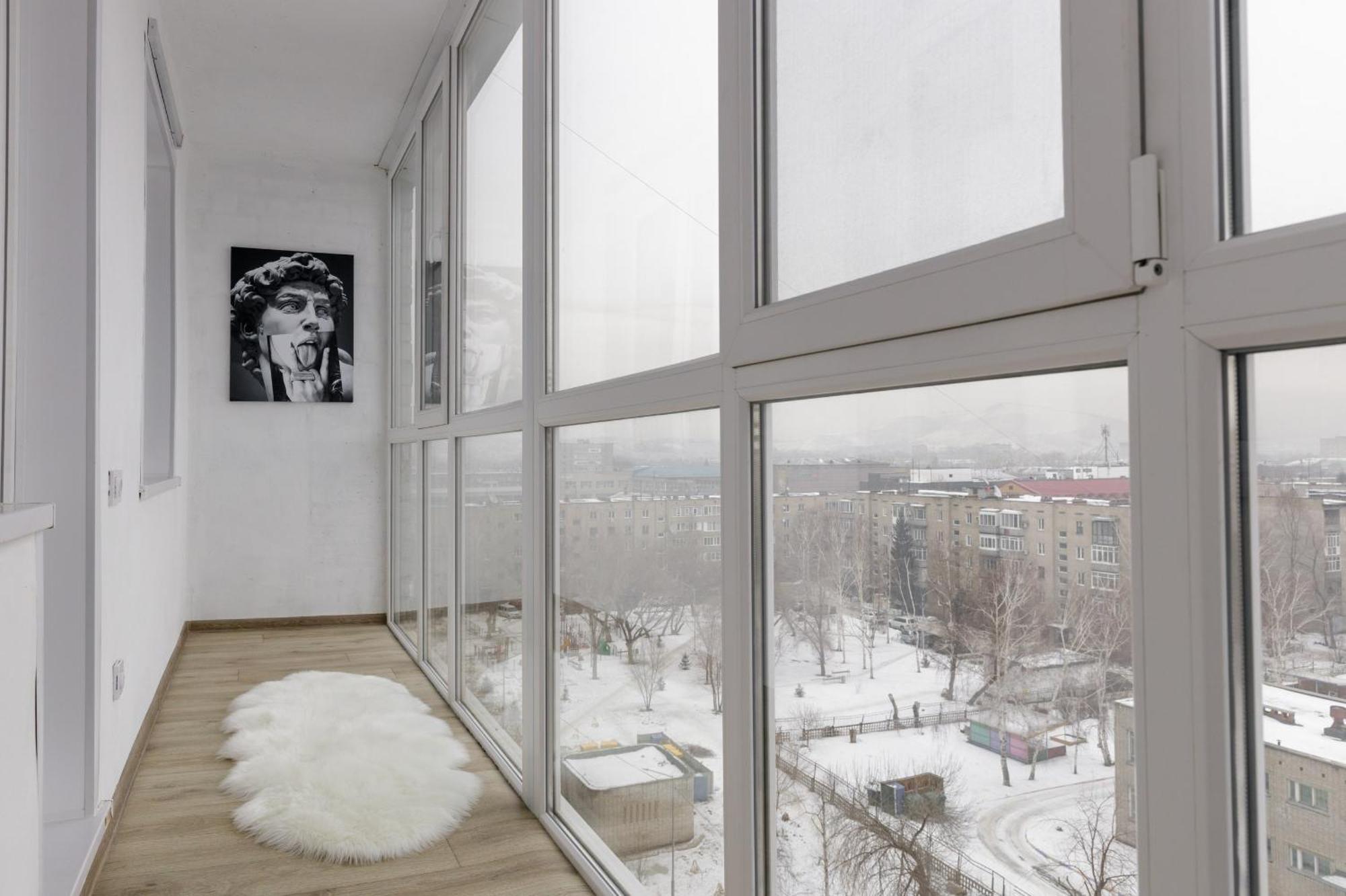 сomfortable In The Square Apartment *
